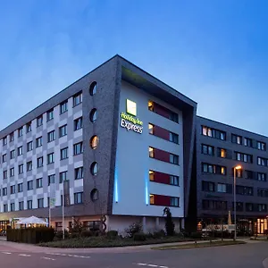 Express Airport By Ihg Отель